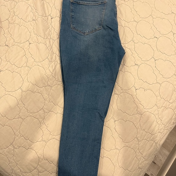 Old Navy High Rise Super Skinny Jean - Picture 2 of 2